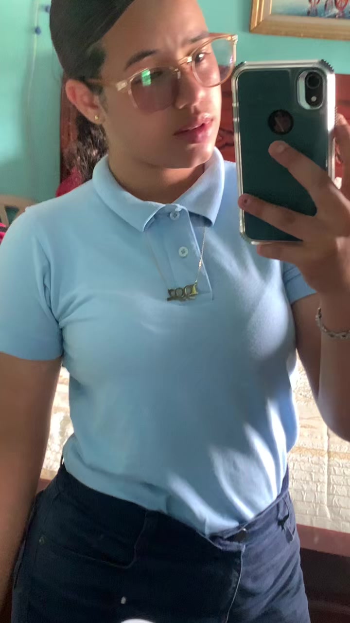 @🧍🏻&zwj;♀️👸🏻