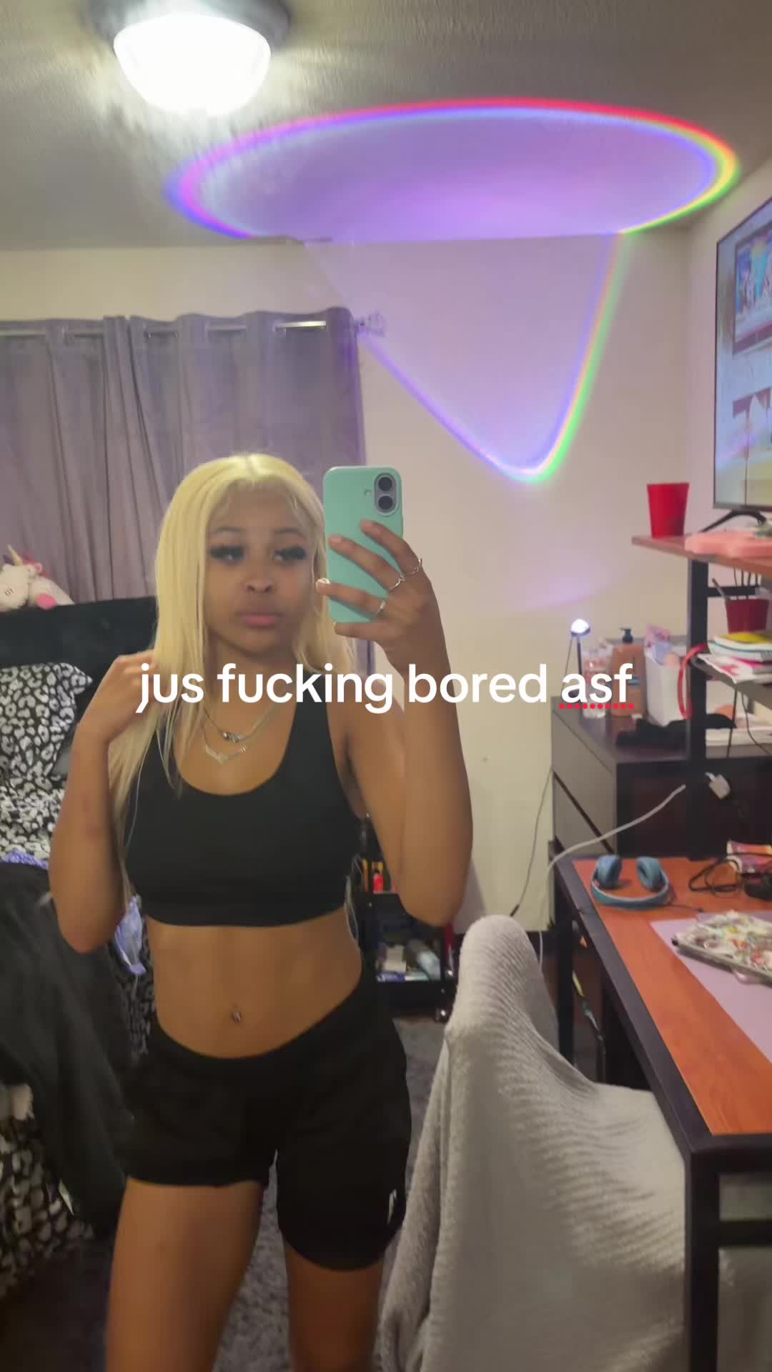 @Vivvy🪻