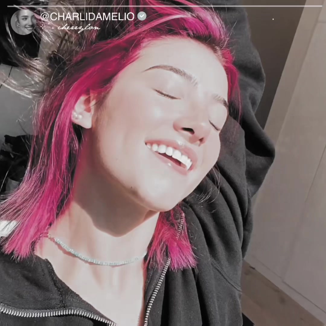 @✦