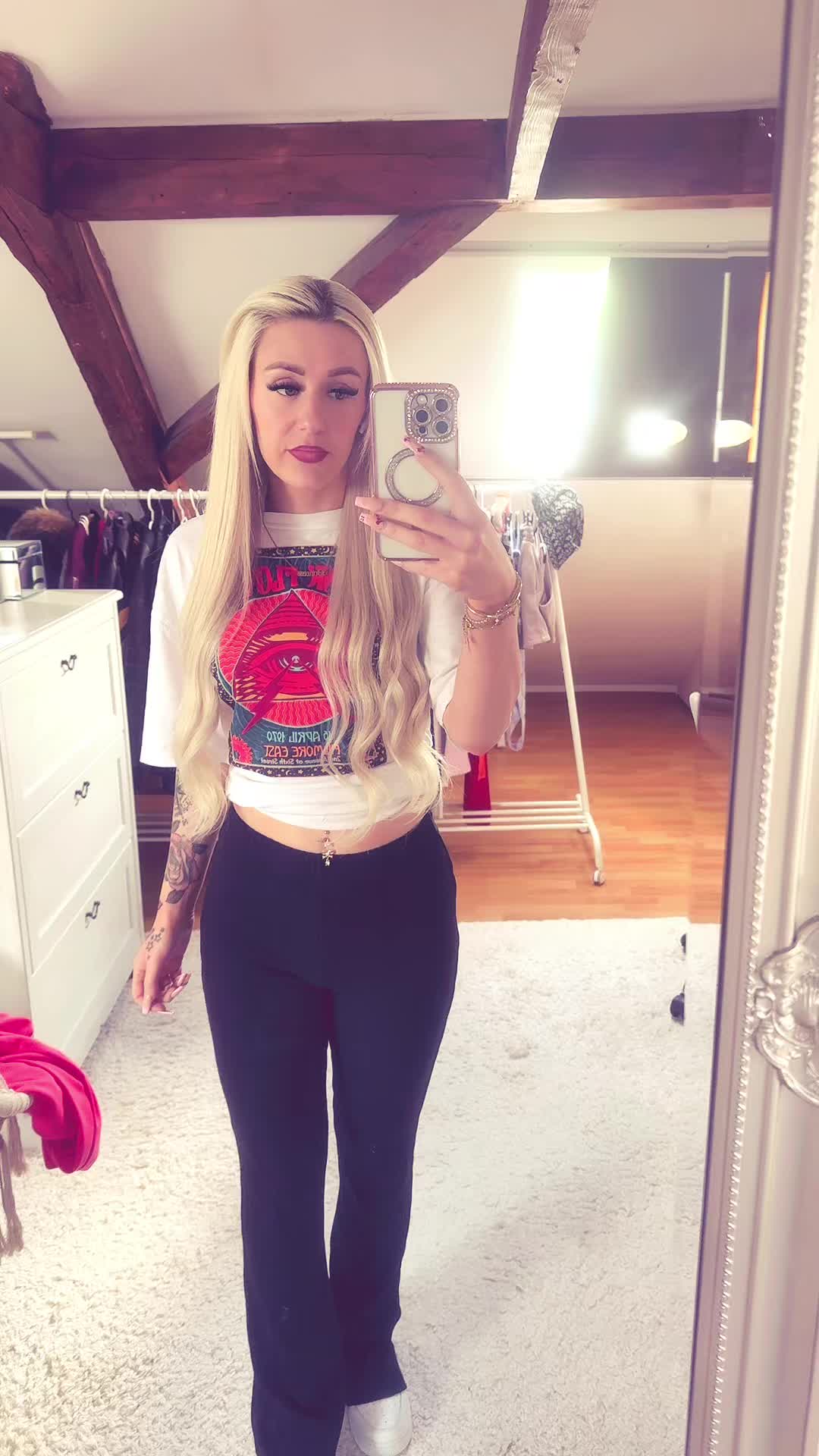 @J1na_J1na_Official_