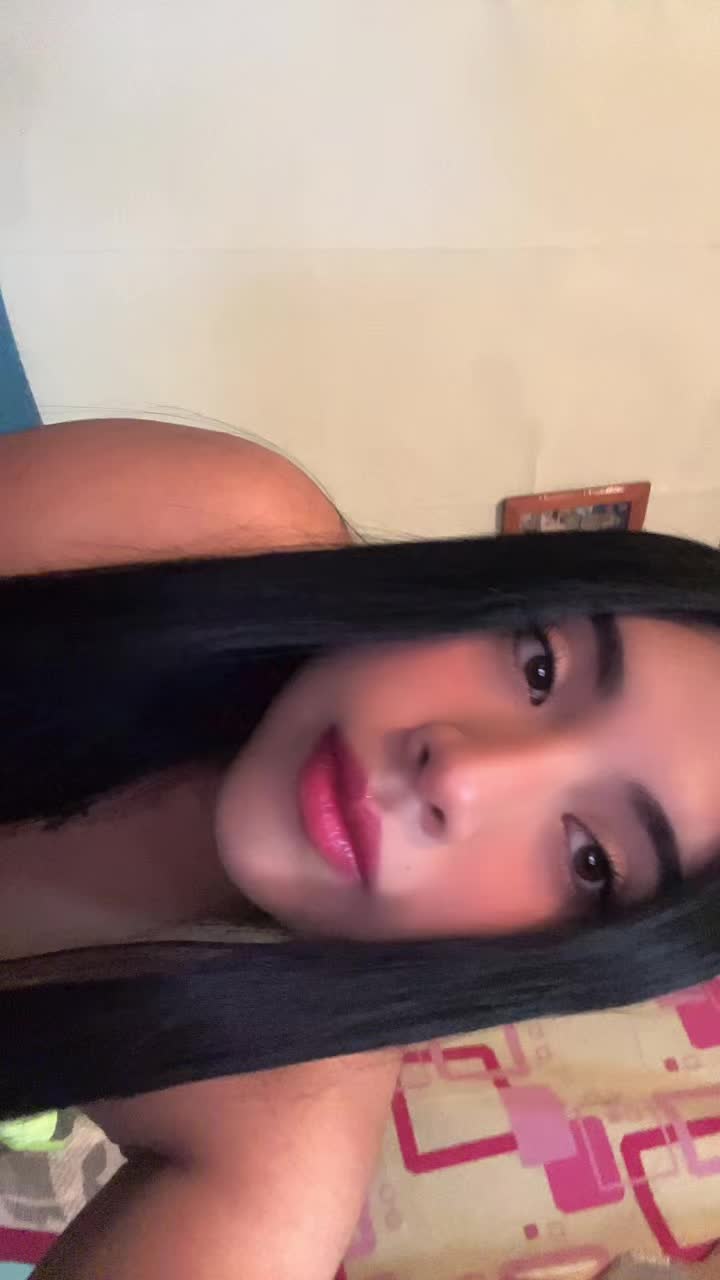 @oliviaarenaz