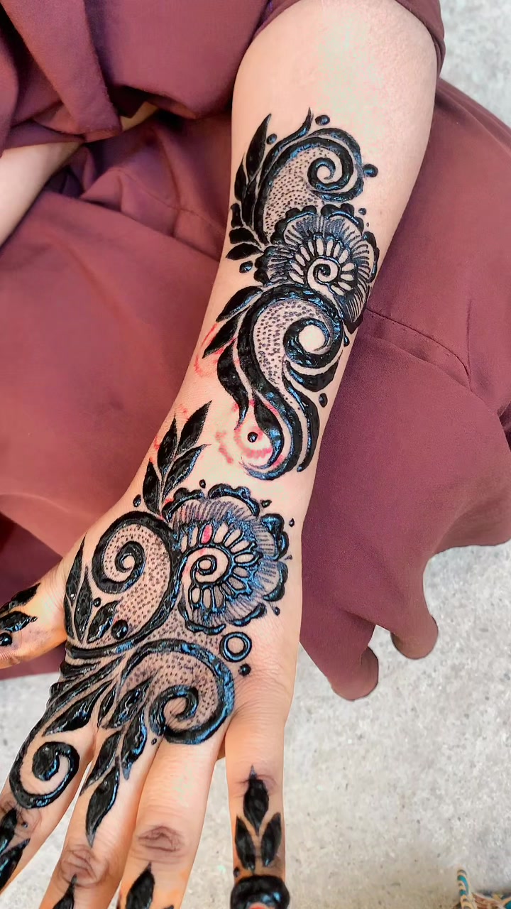 @Suwaiba henna🌿🥀