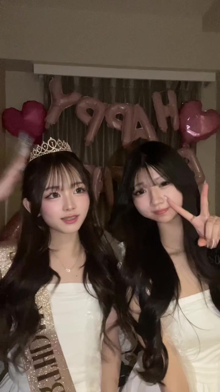 @にゃん