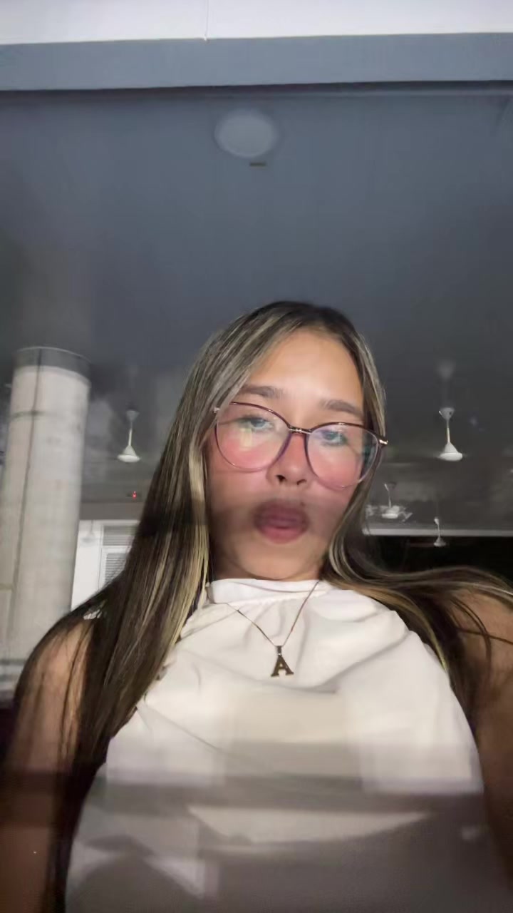 @🦦