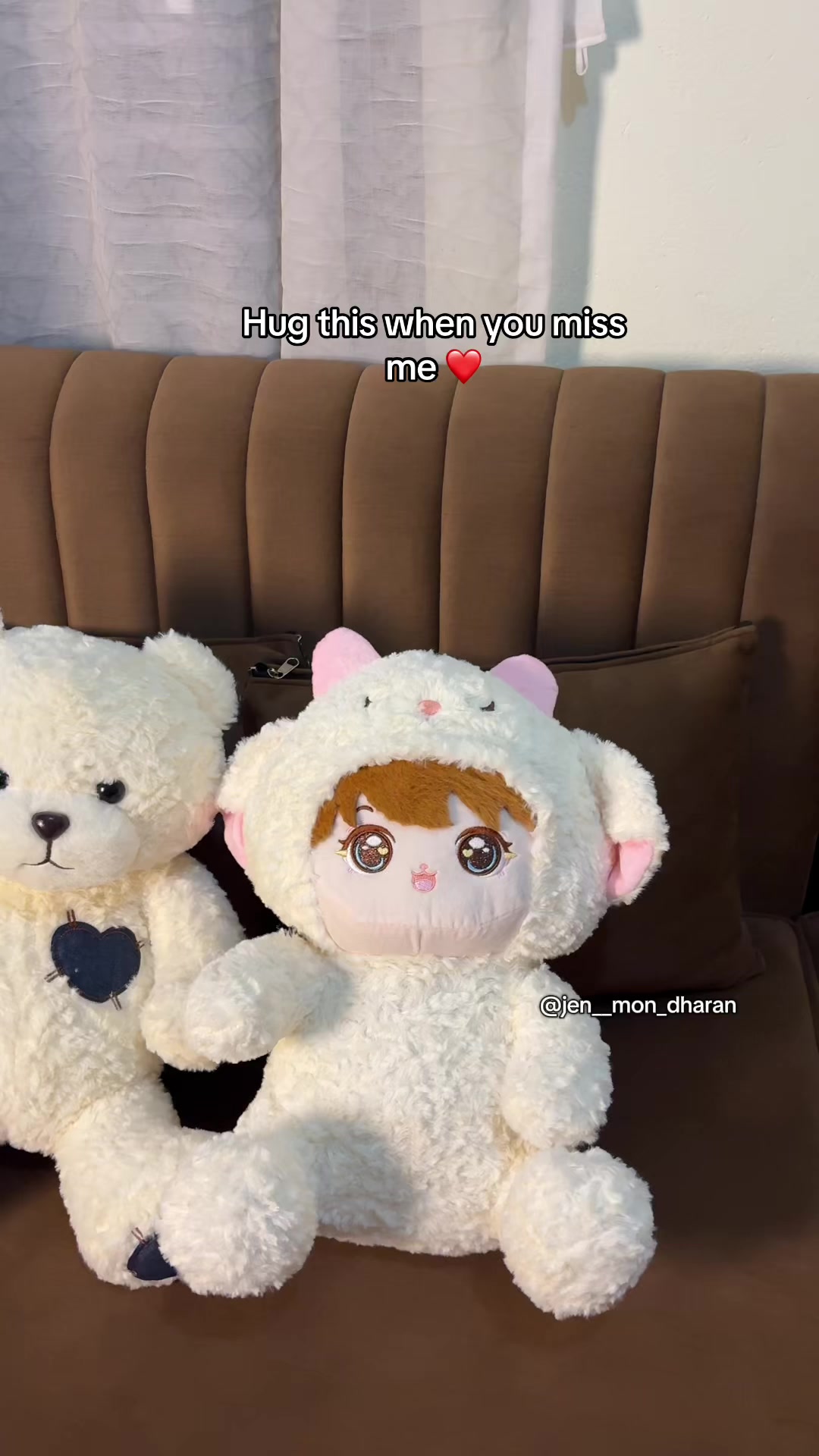 @jen__mon_dharan