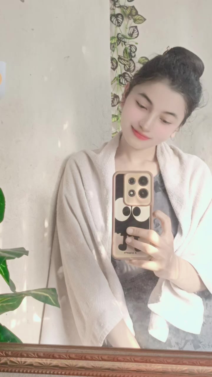 @- রহস্যময়ী