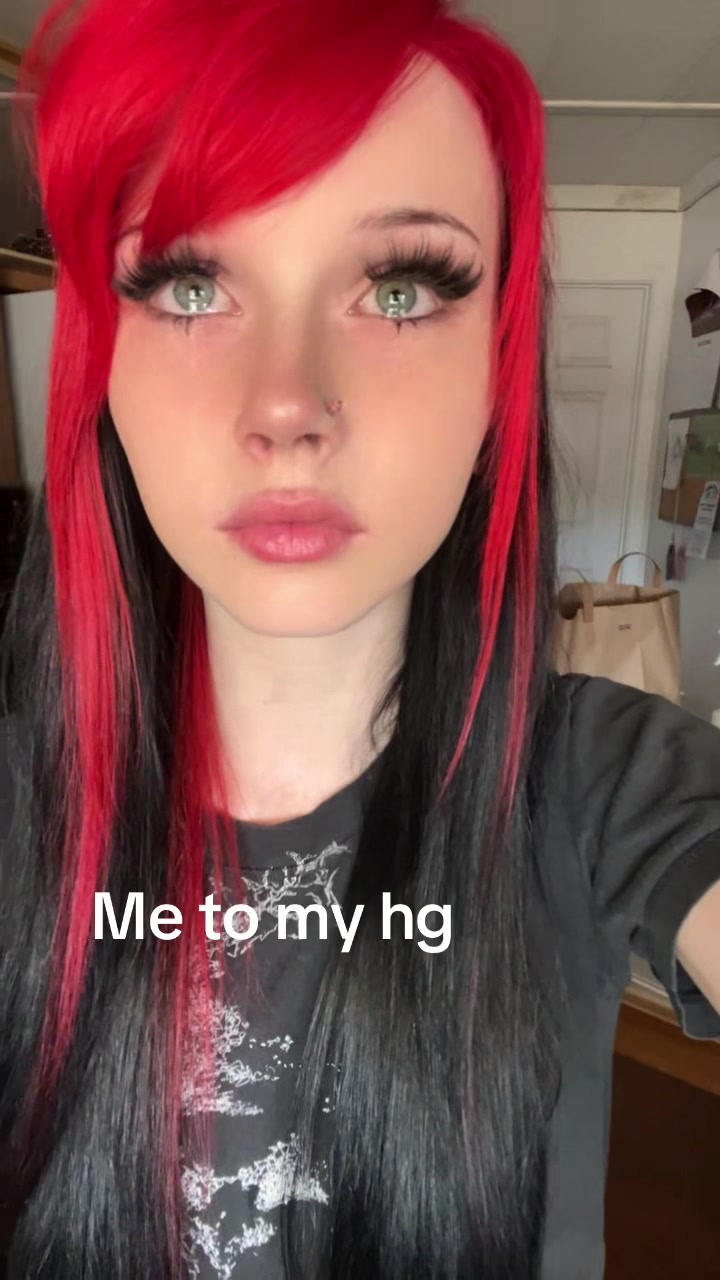 @freakshowsgirl