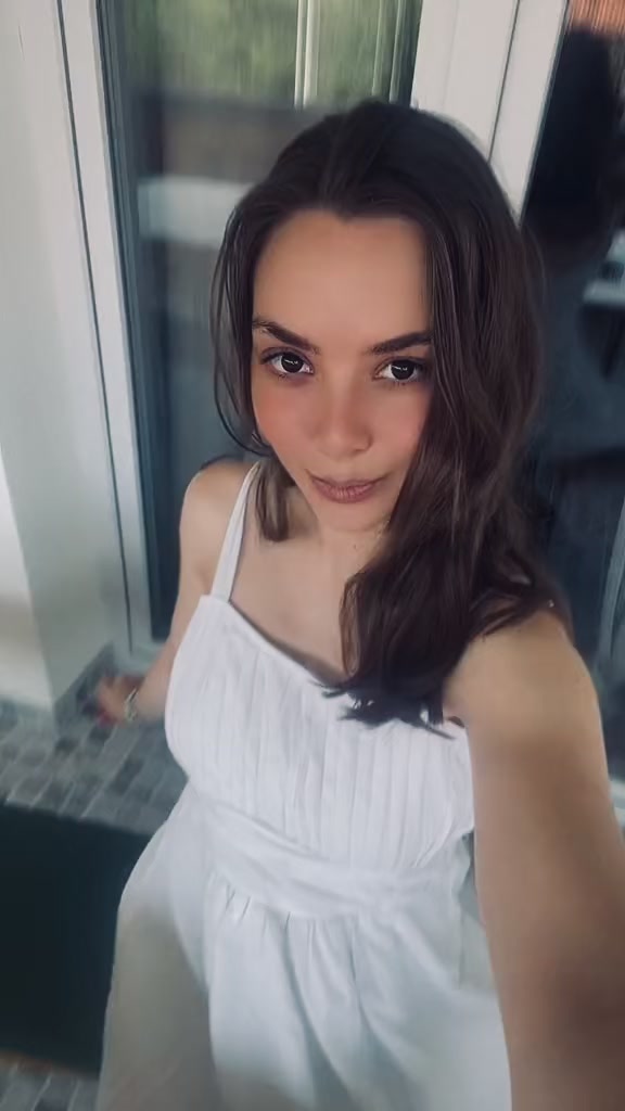 @𝓐𝓑 🎀