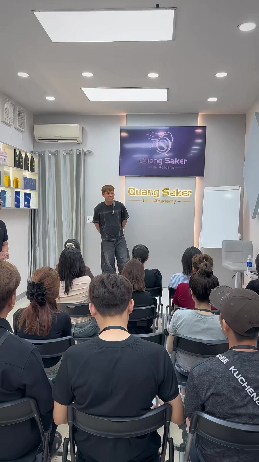 @Lợi Lucas Hair Academy