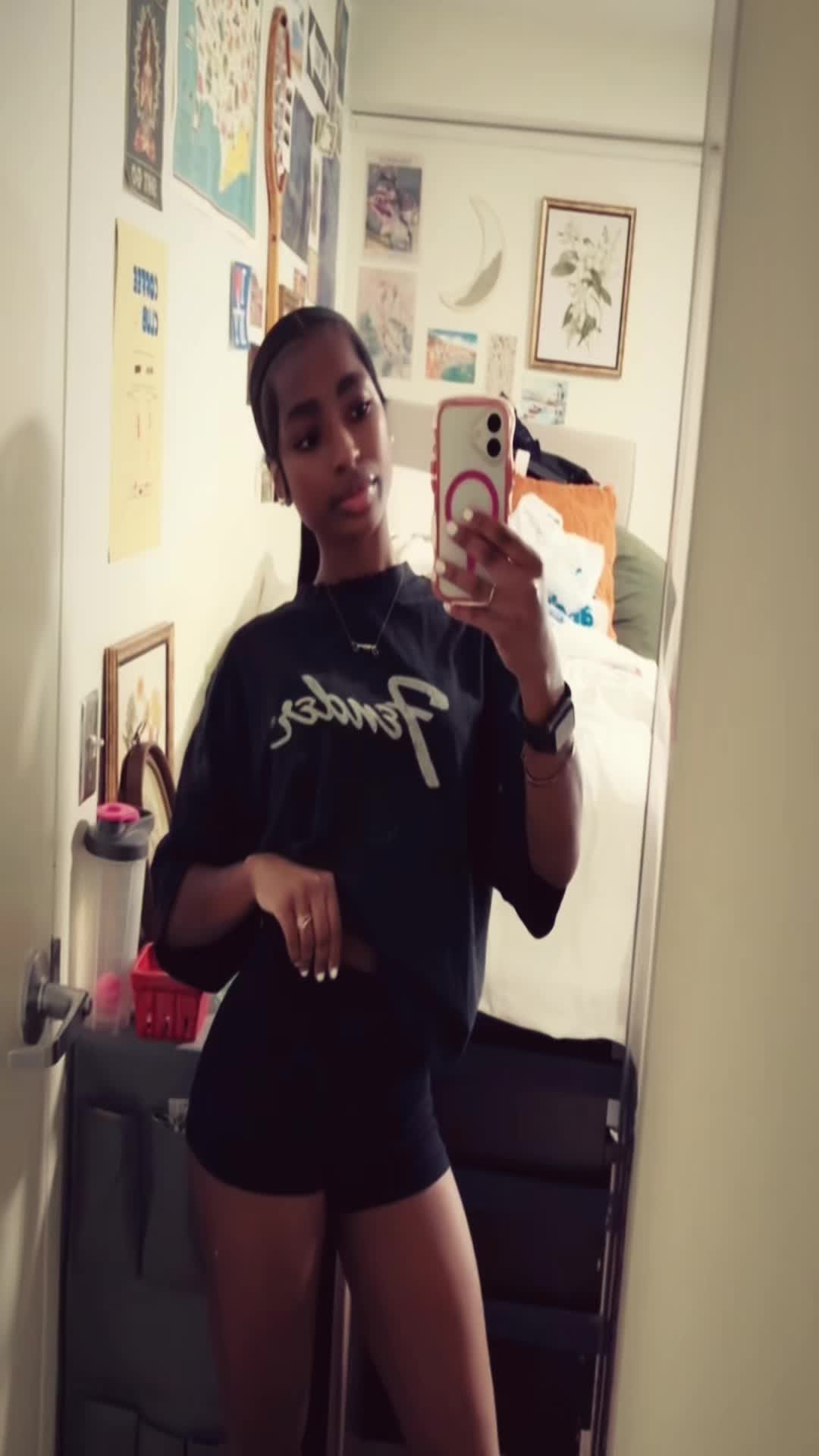 @iyanaamonett