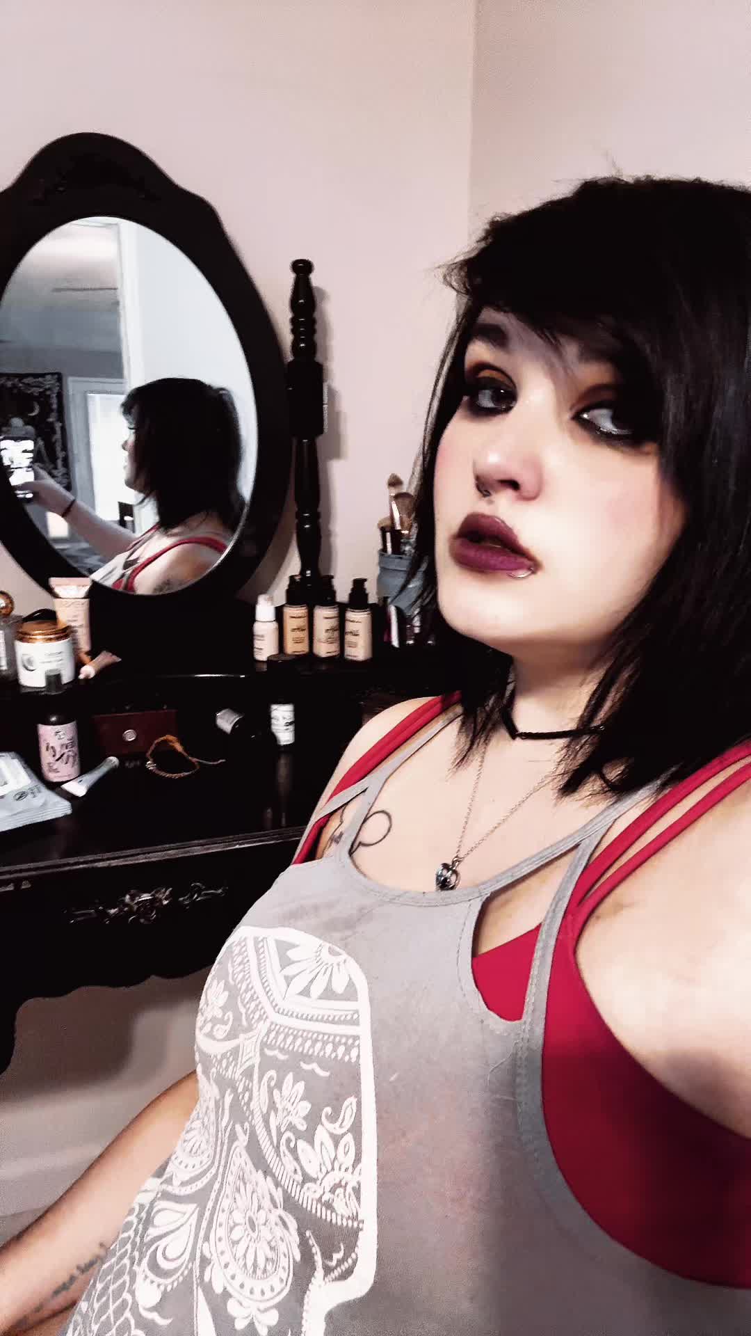 @Goth_mommy420