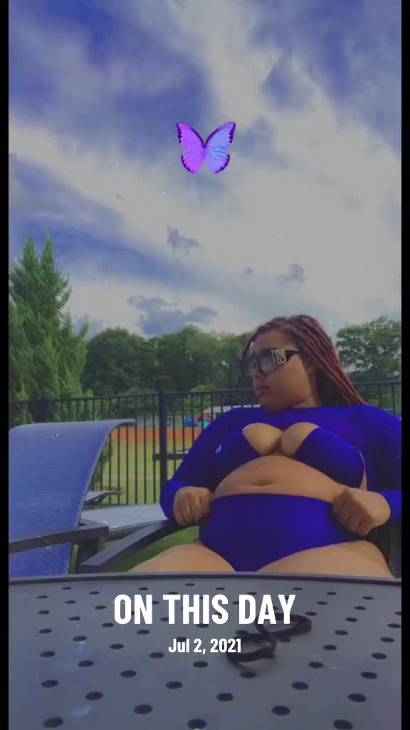 @Big Red 🥵🦋🤎