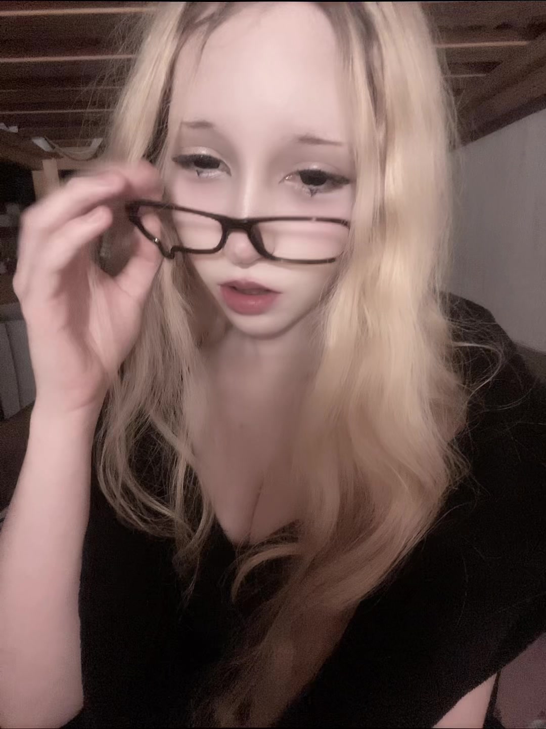 @<plastic.doll>
