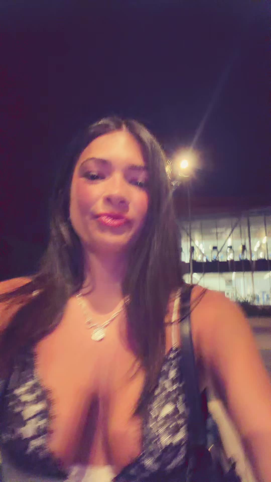 @bella 🎱💋🍸🪩👠