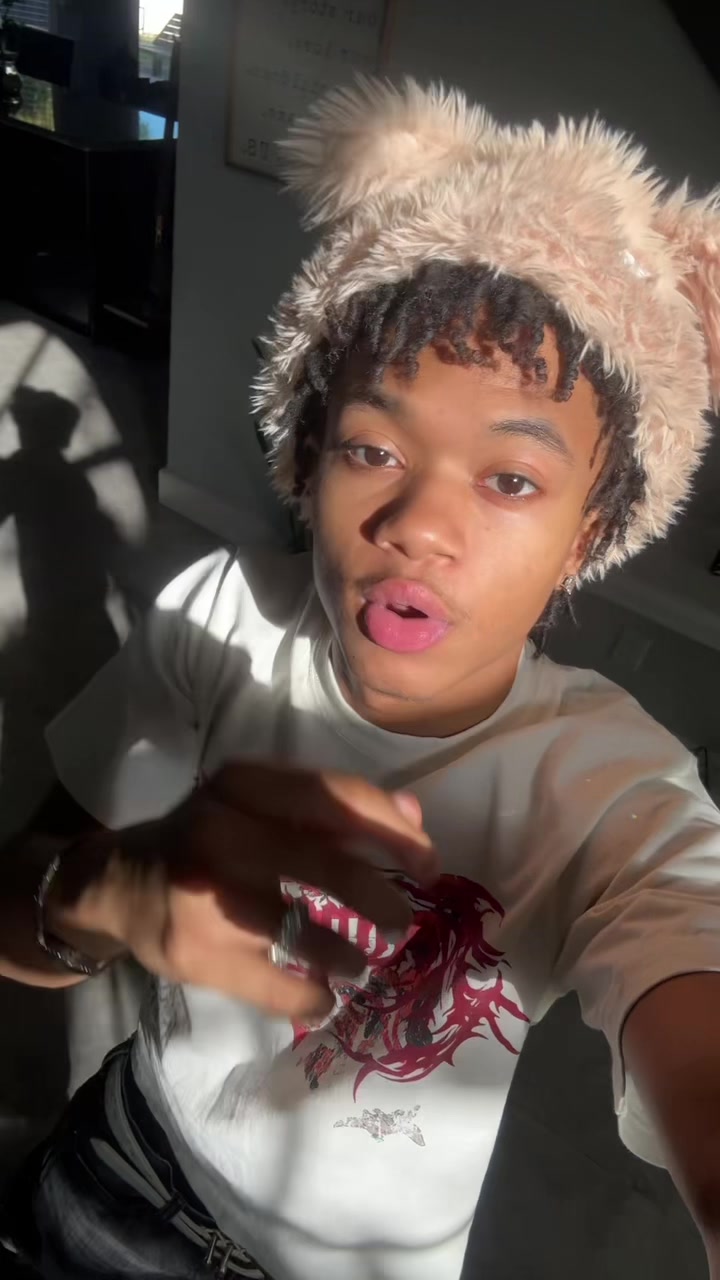 @jayvghn