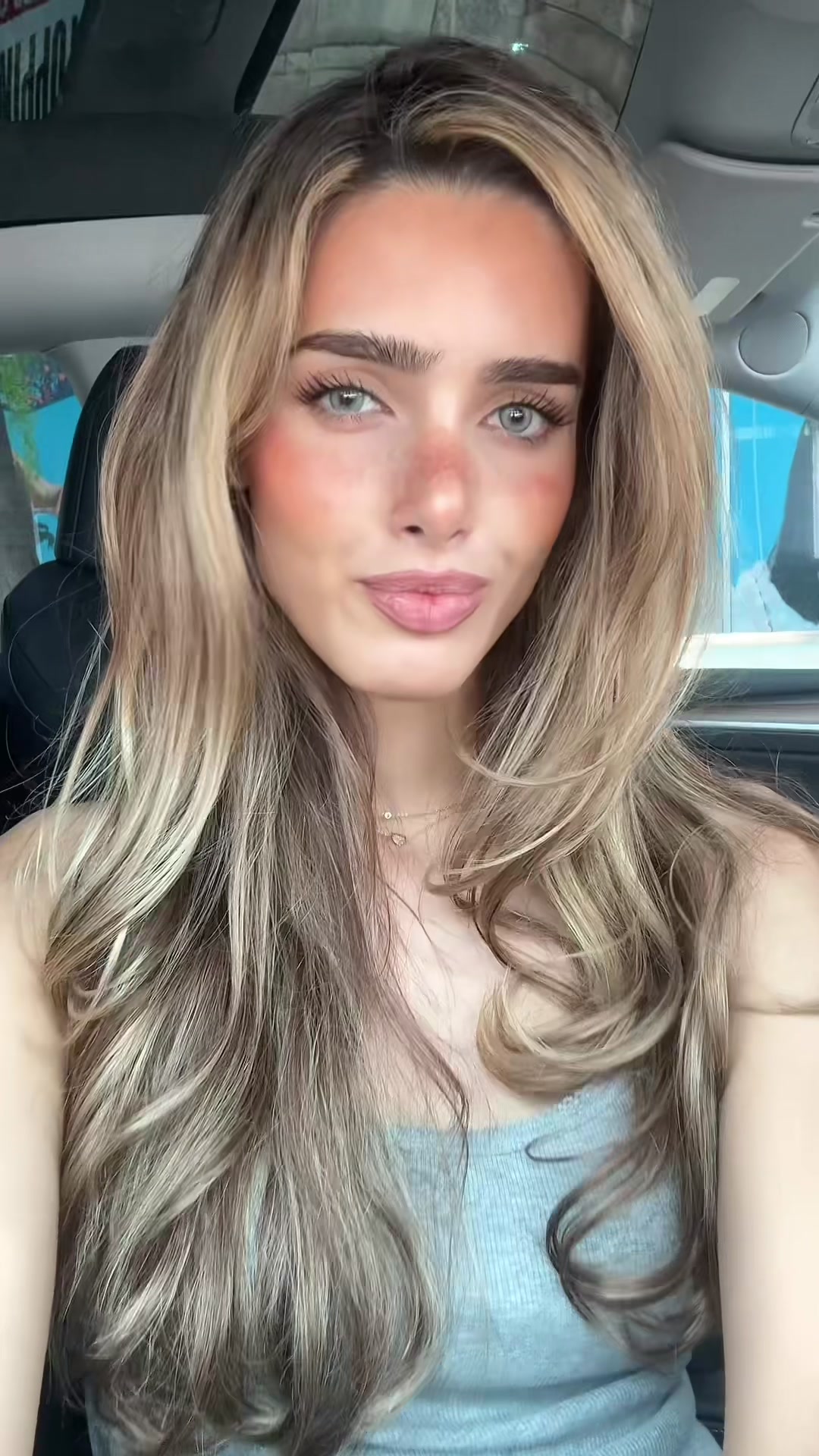 @Adora