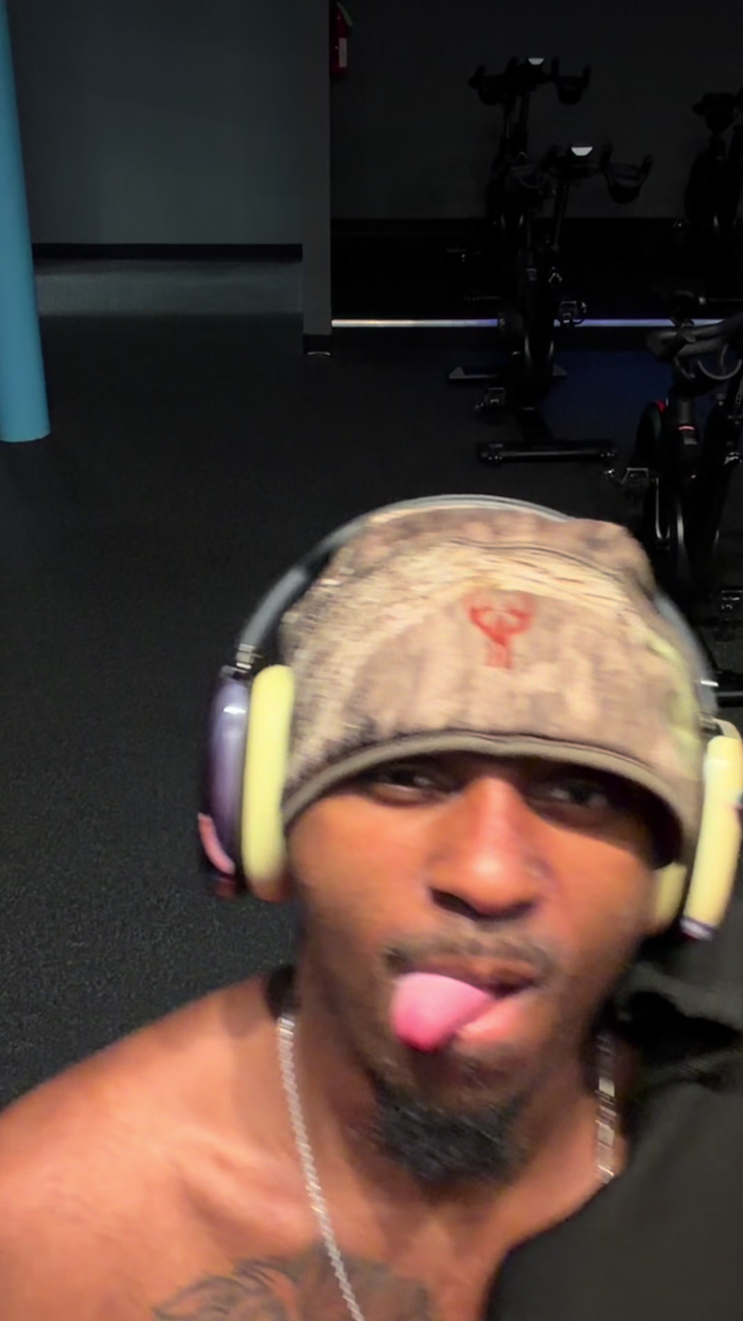 @Yksterling_