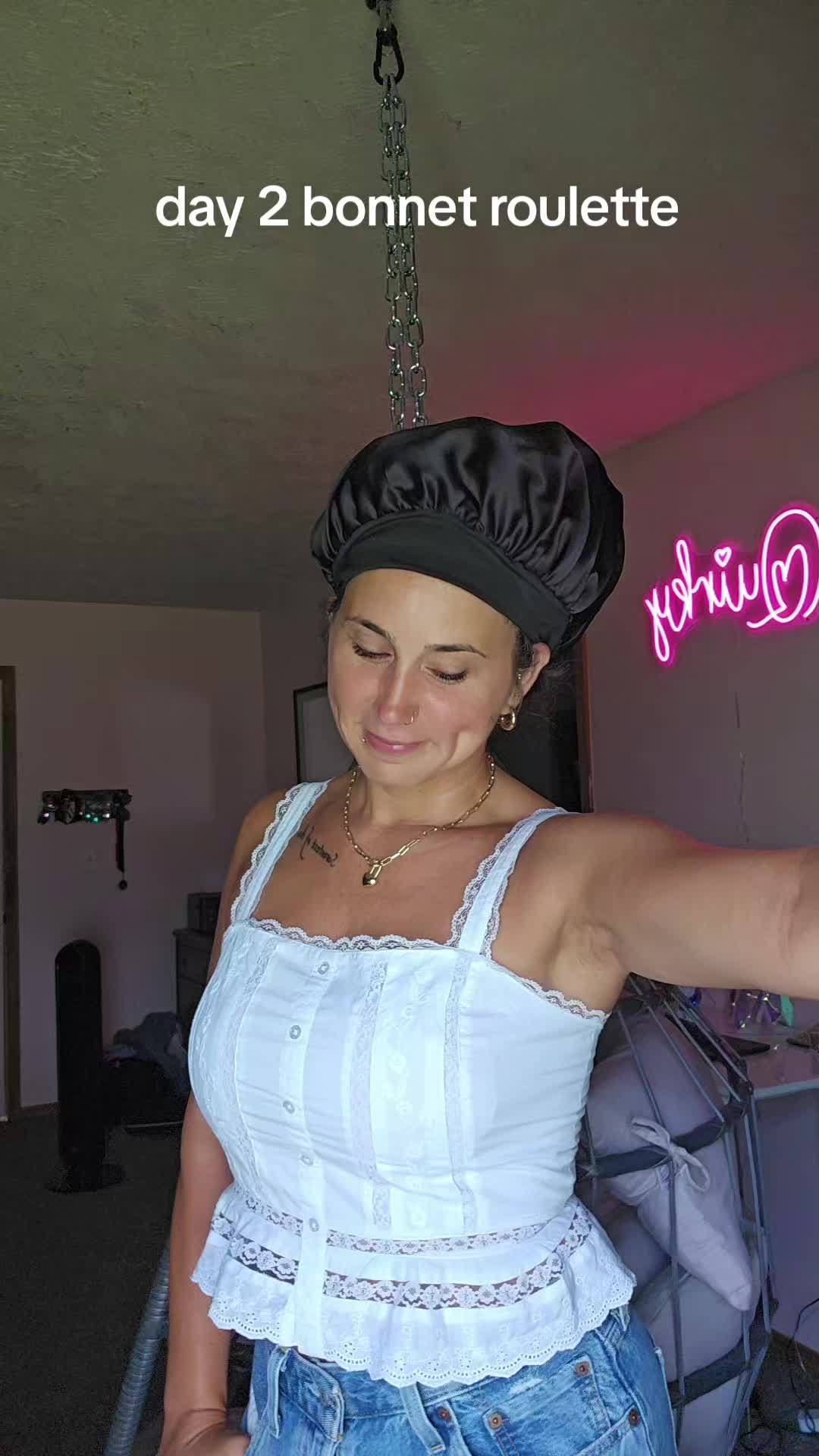 @QuirkyRN85_®