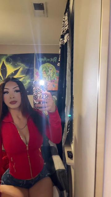 @•