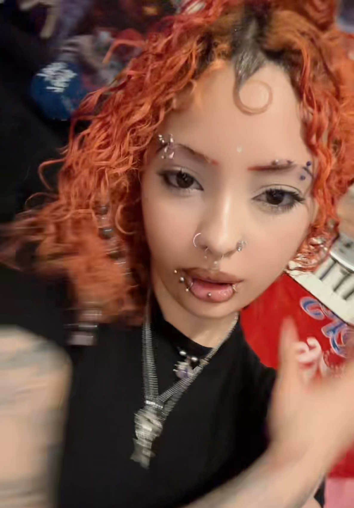 @>:)