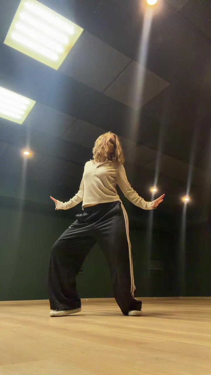 @Лера🦦