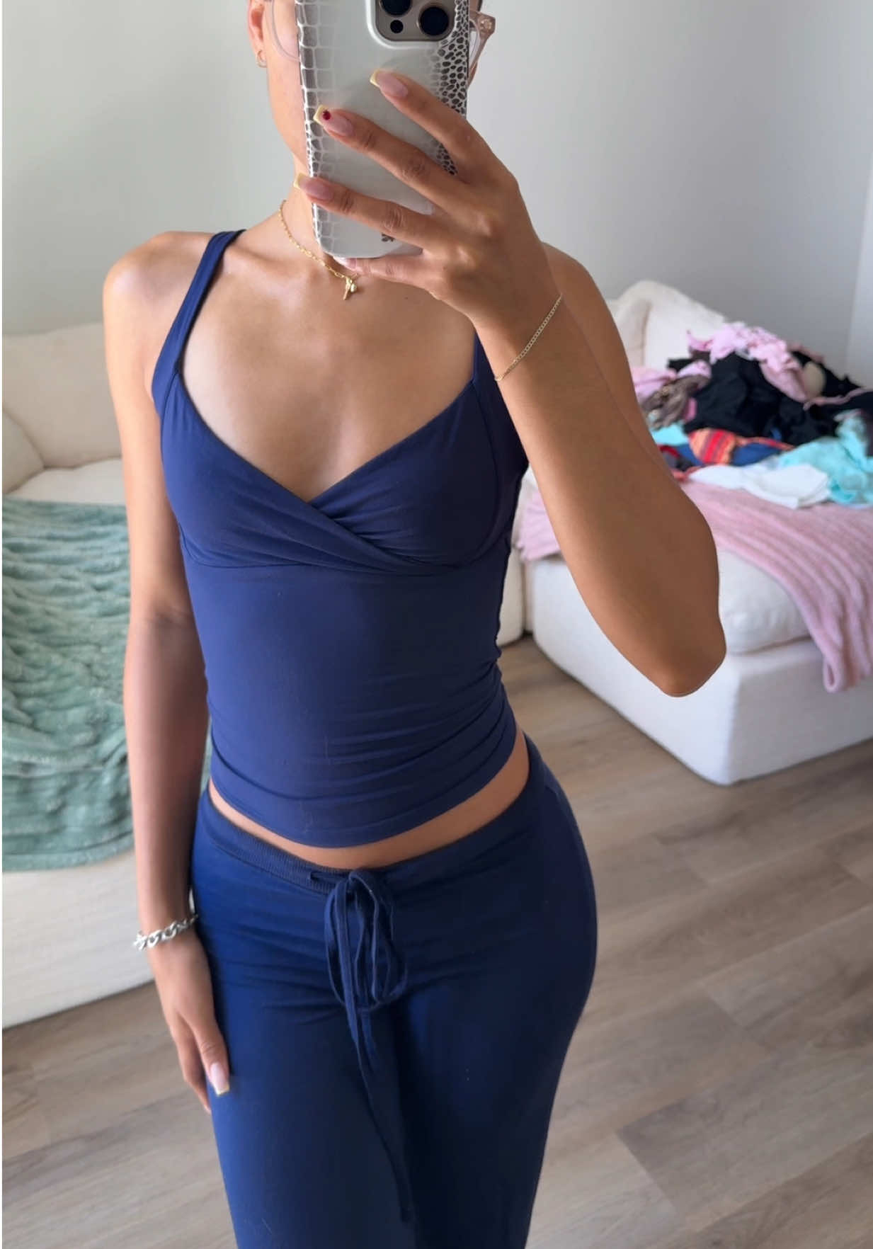 @shaniajjenae