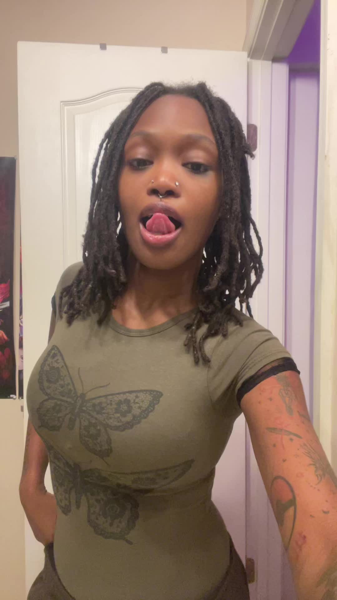 @:3