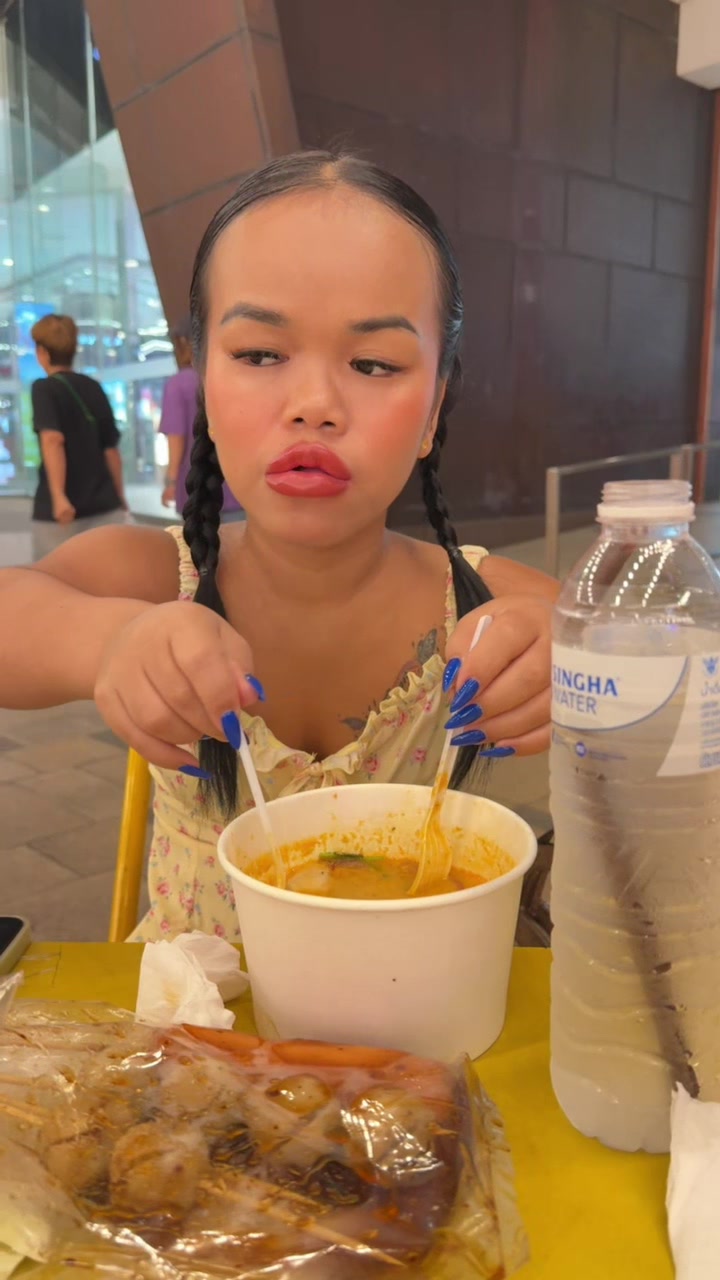 @Lilly Midget