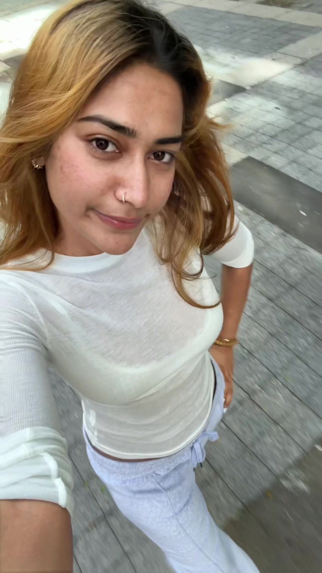 @F?