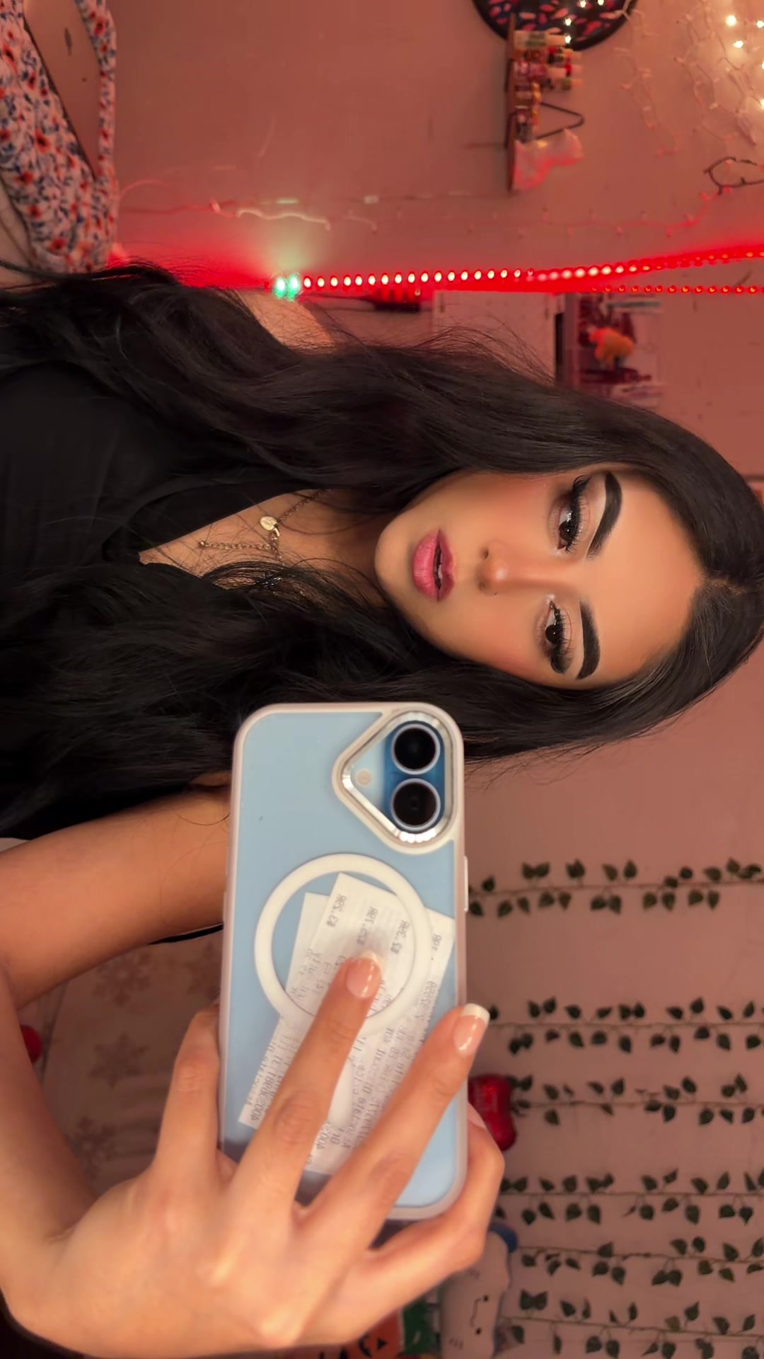 @Vaniafloresシ