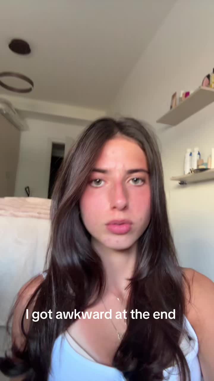 @Adora