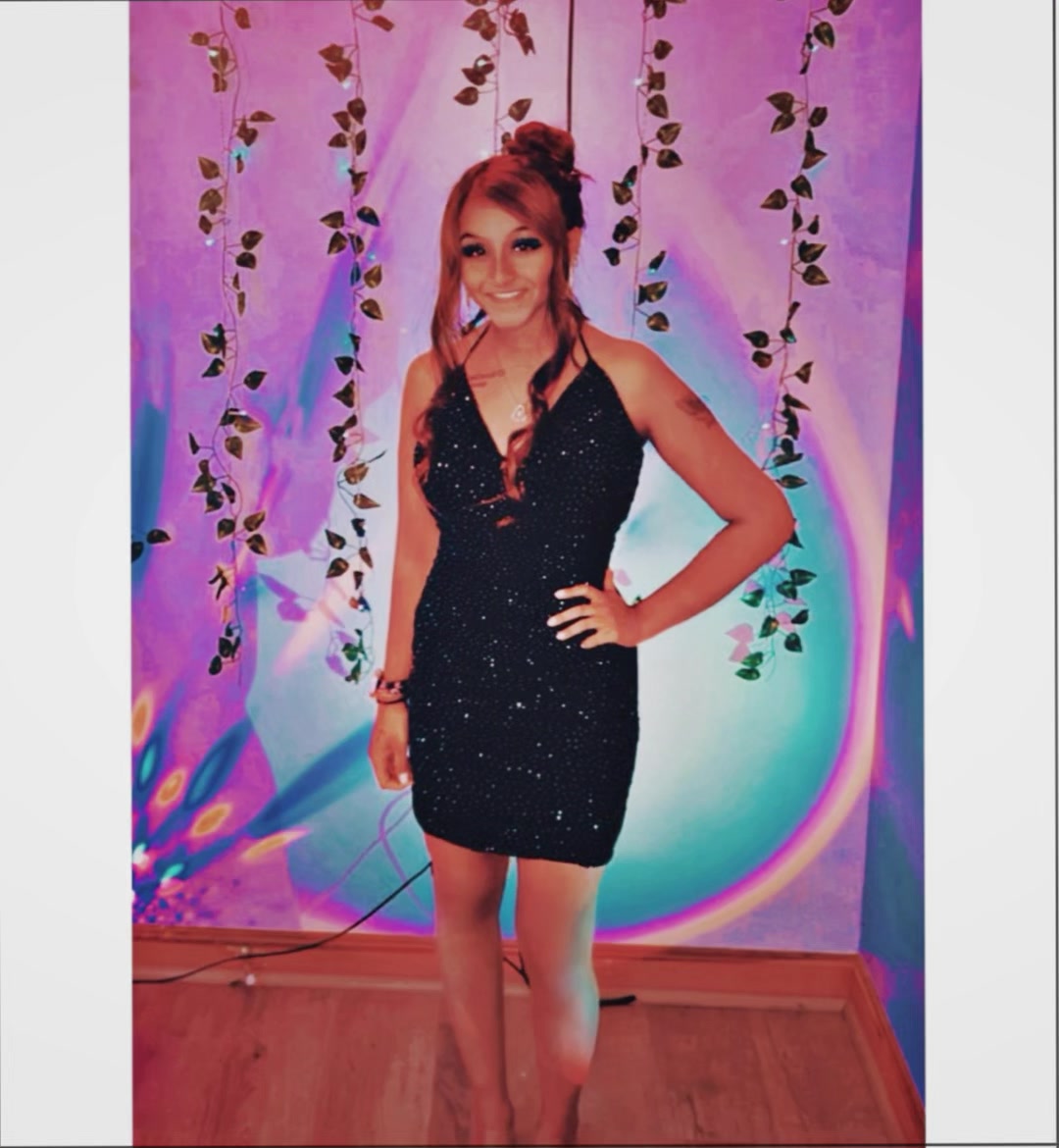 @Chrissy Esparenza 🦋🍭💕✨