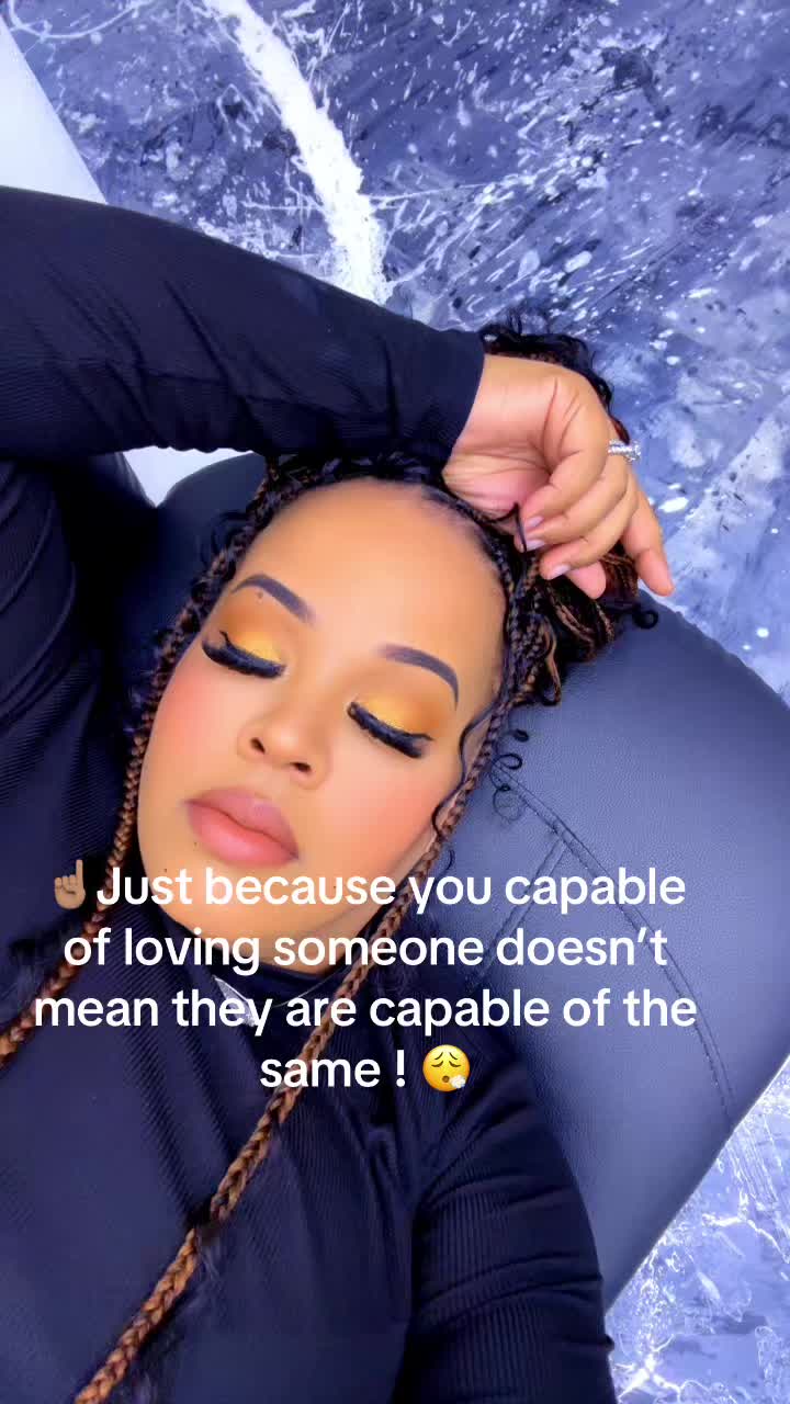 @MiMi 🎨🦋👑🦄