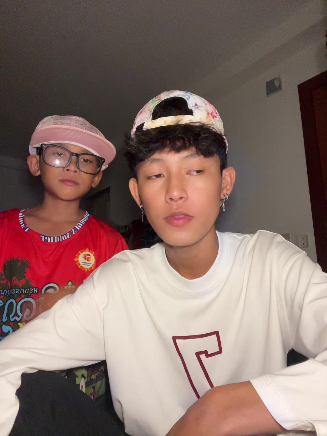 @CHHOŘNG~CHHOŘNG