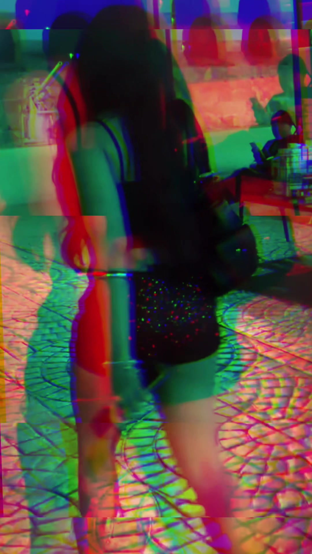 @LizyGle 🥐🌍📵