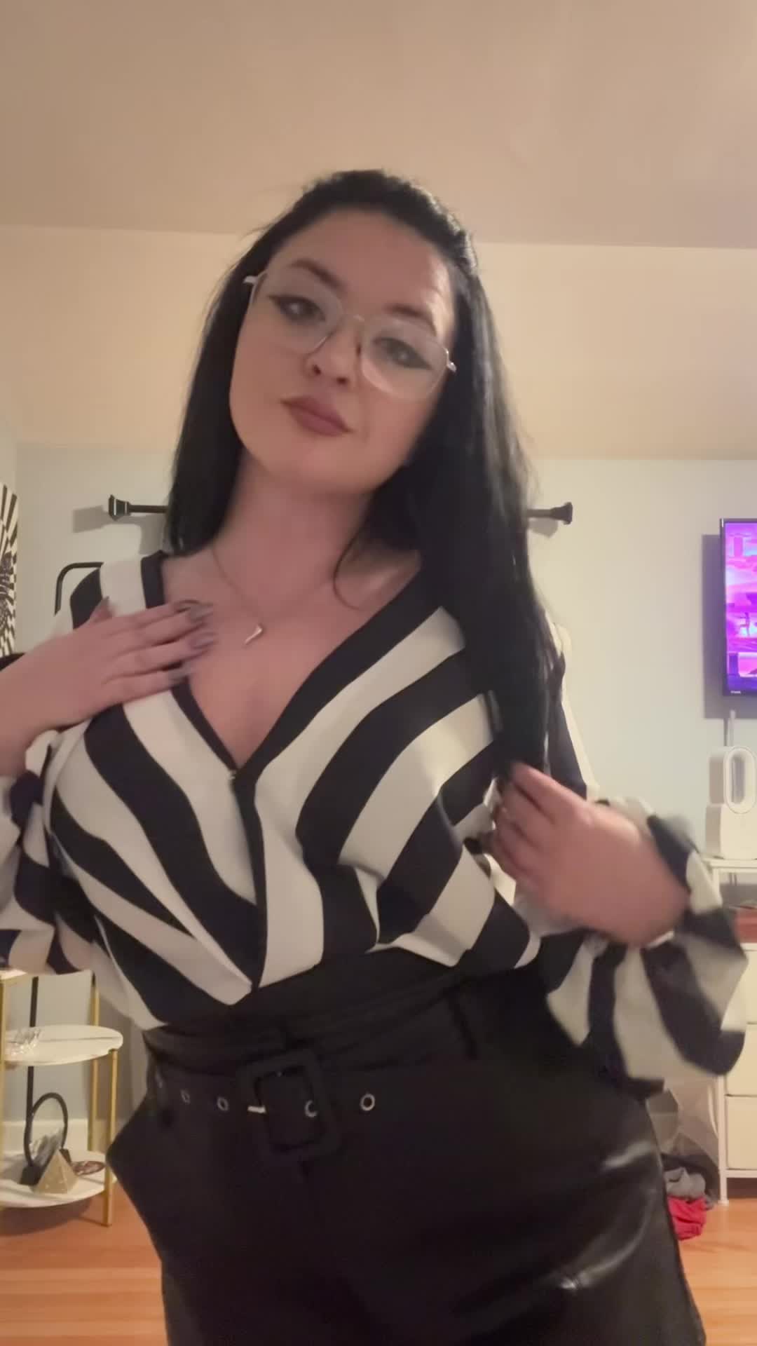 @WHIMZI🖤𝖒𝖚𝖘𝖎𝖈 𝖕𝖗𝖔𝖉.