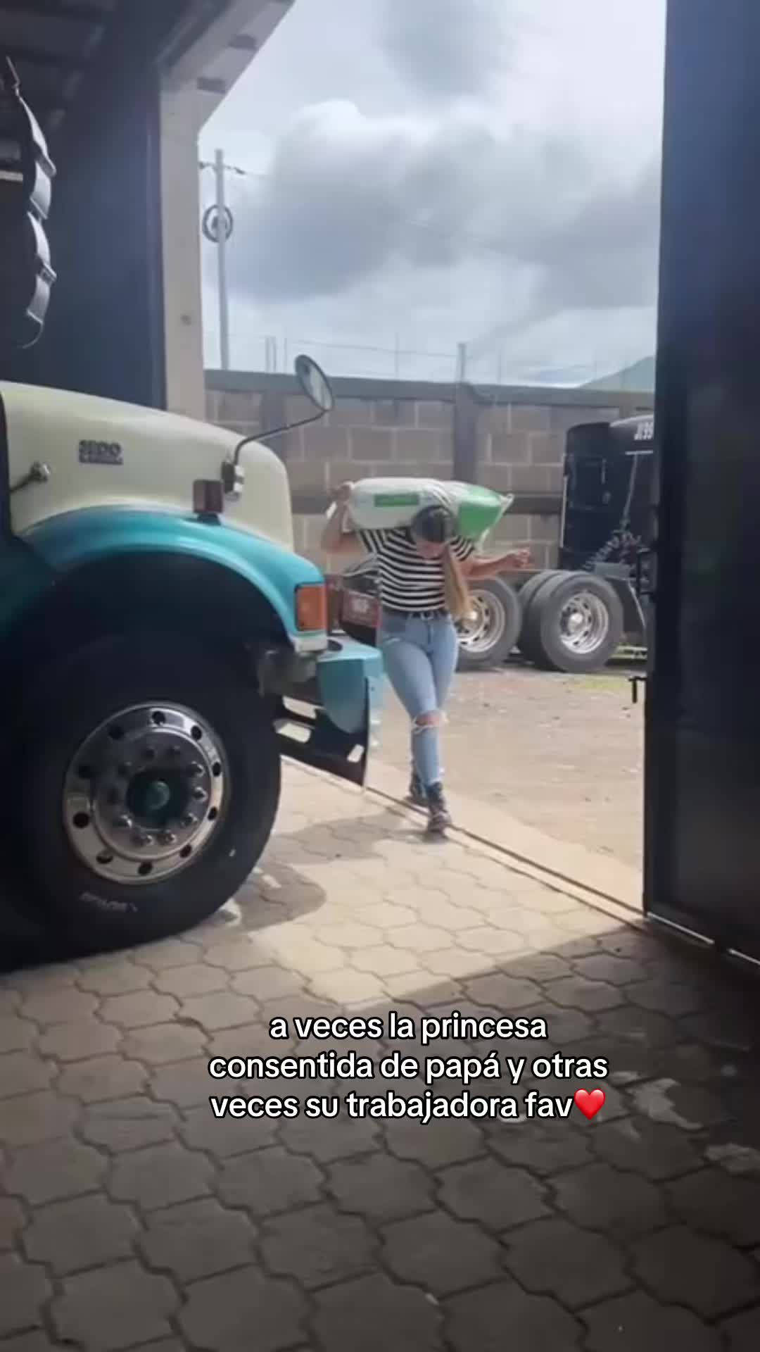 @️Jennifer Bland&oacute;n🦦🚍