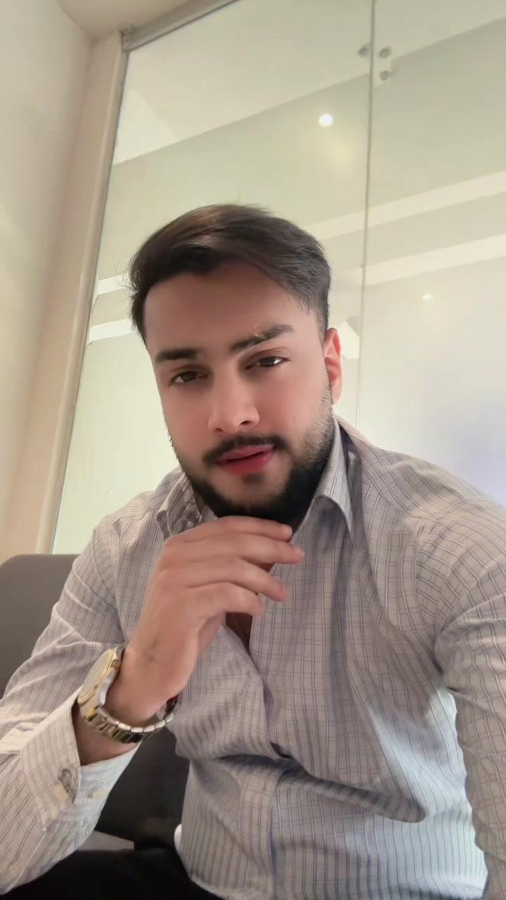@لاریب خا ن🥀