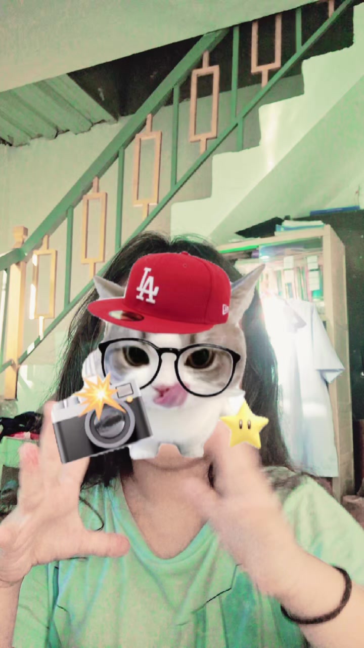 @<zoe>