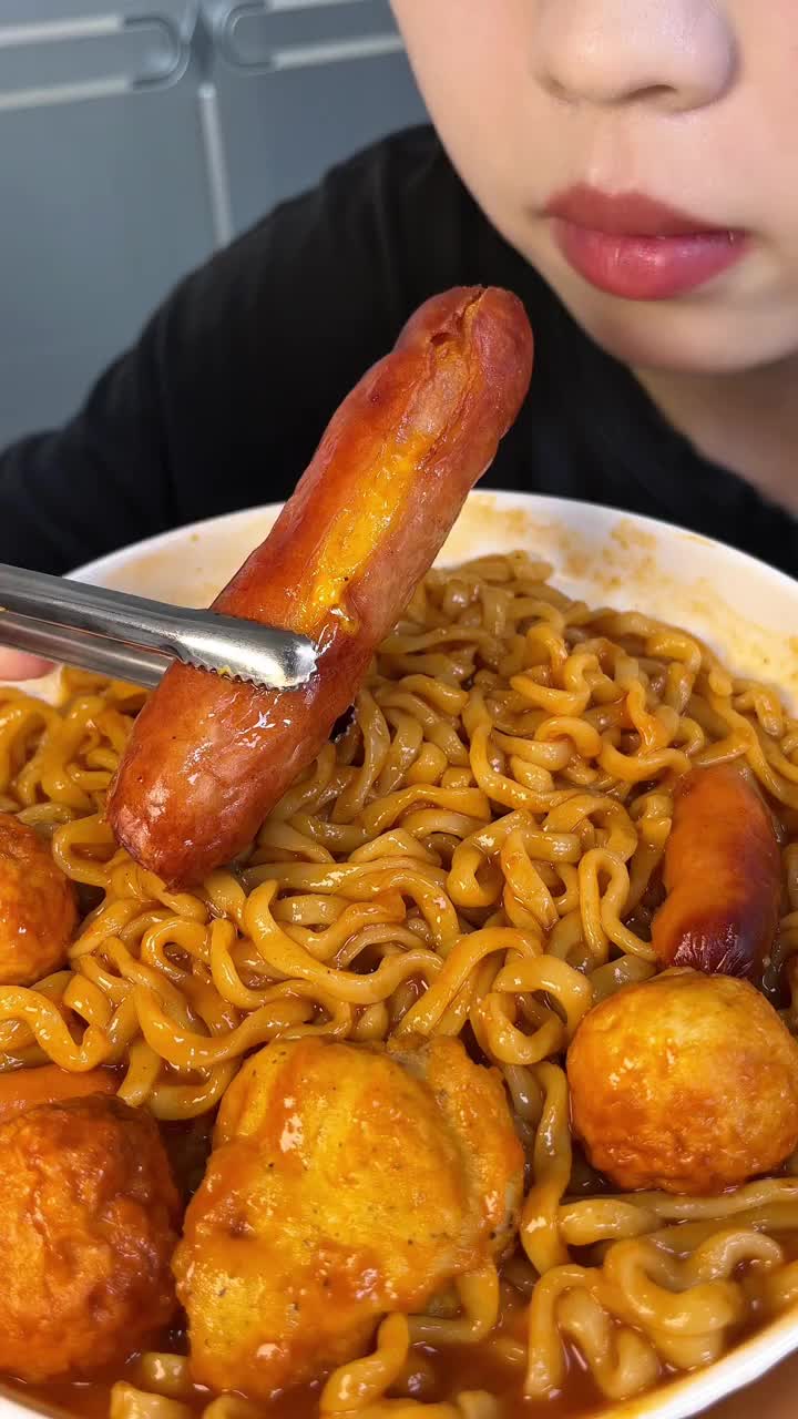 @NomNomDiaries