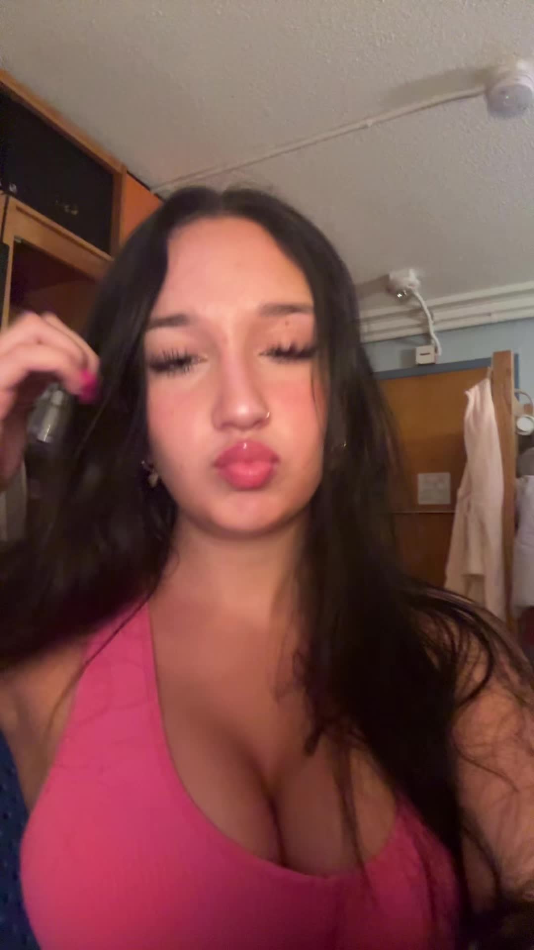 @cutehotamazinggirl