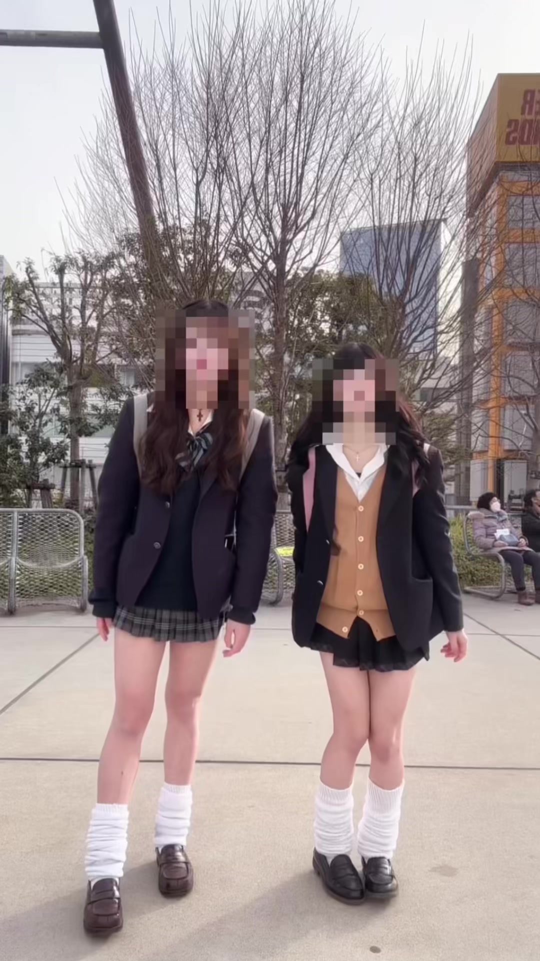 @るな