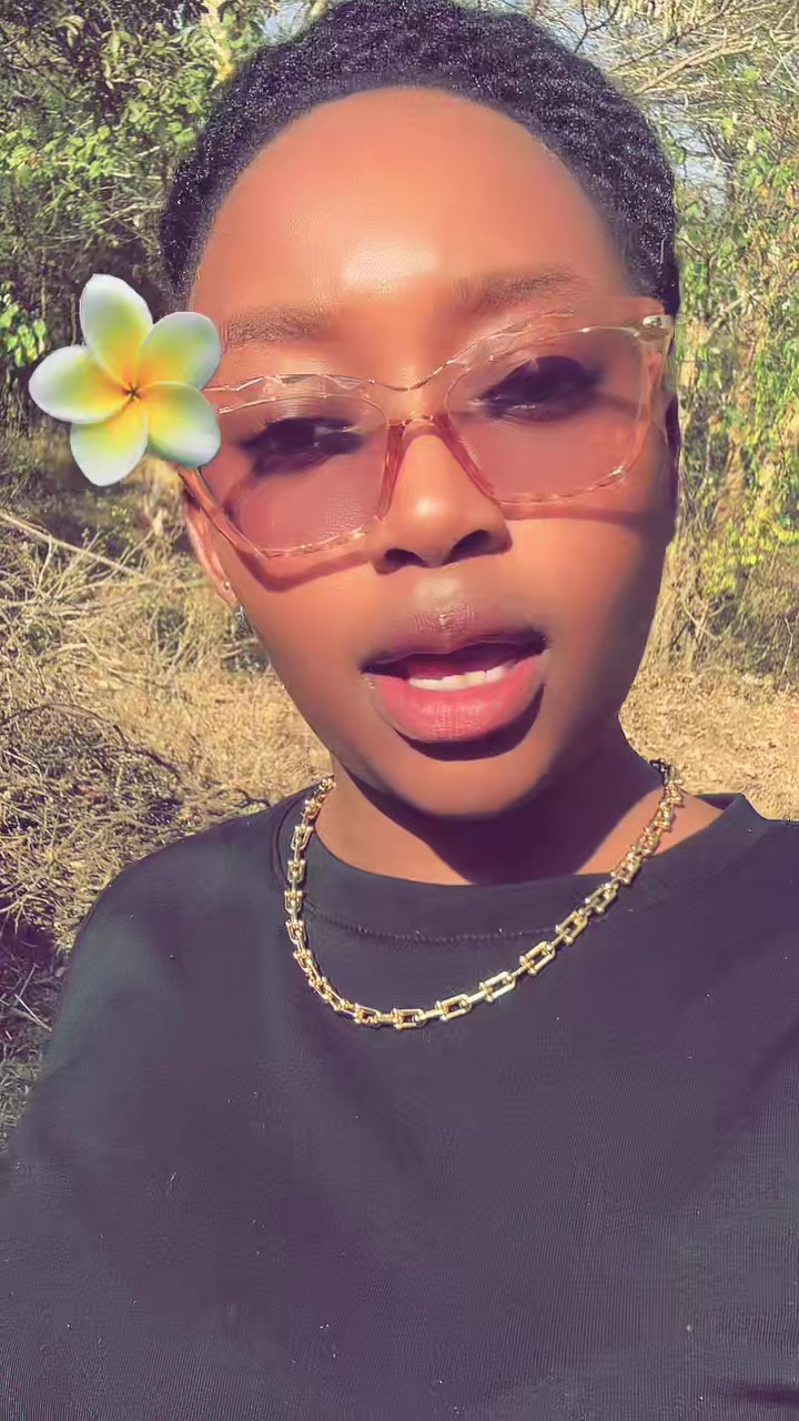 @it's_dee