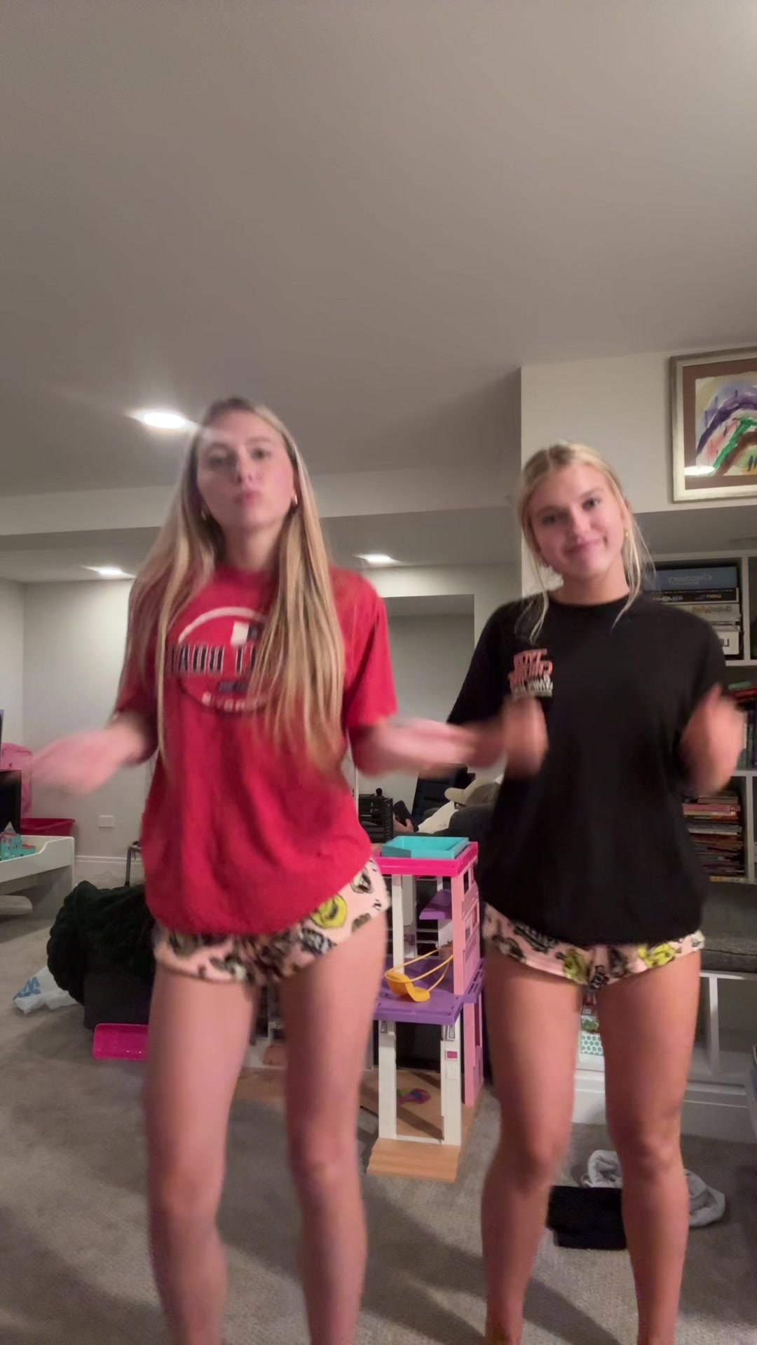 @👯