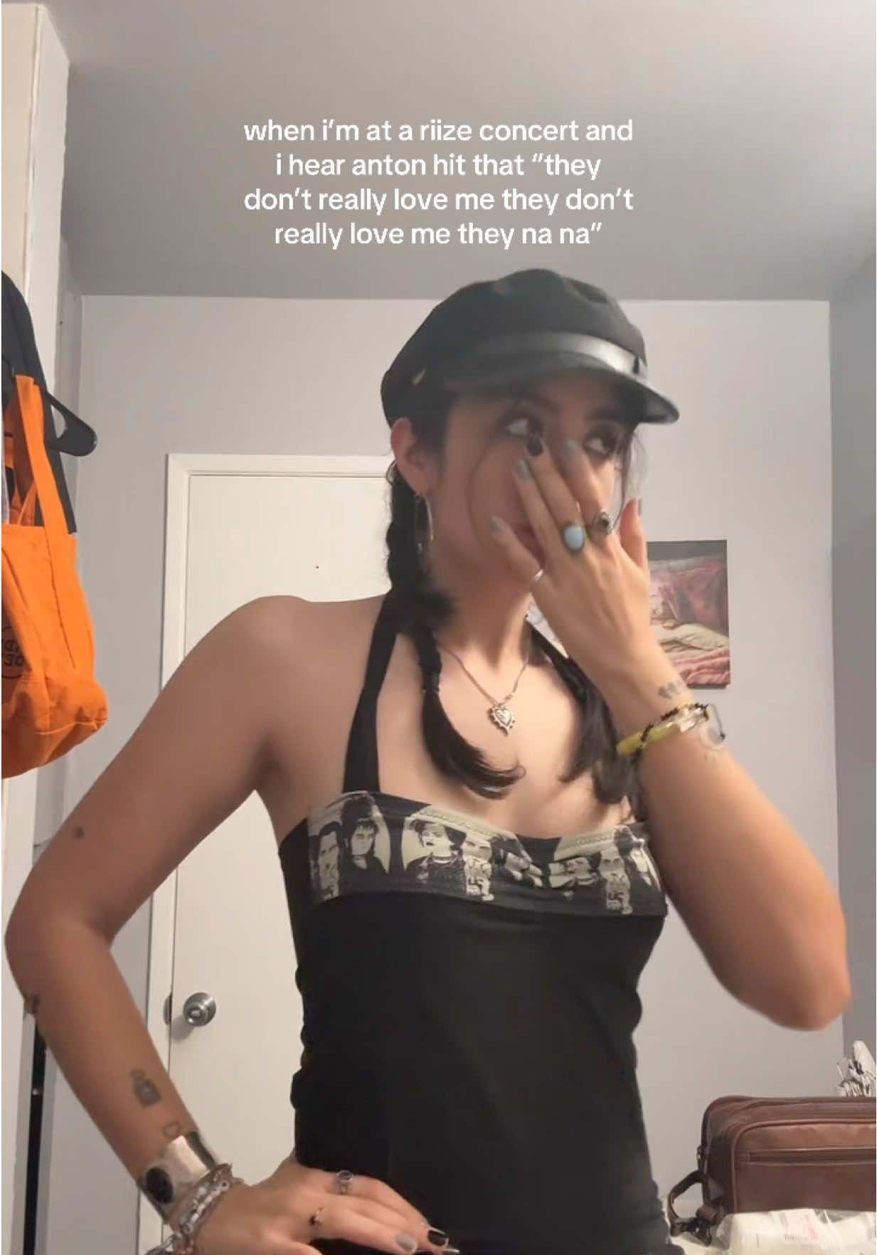 @🐝