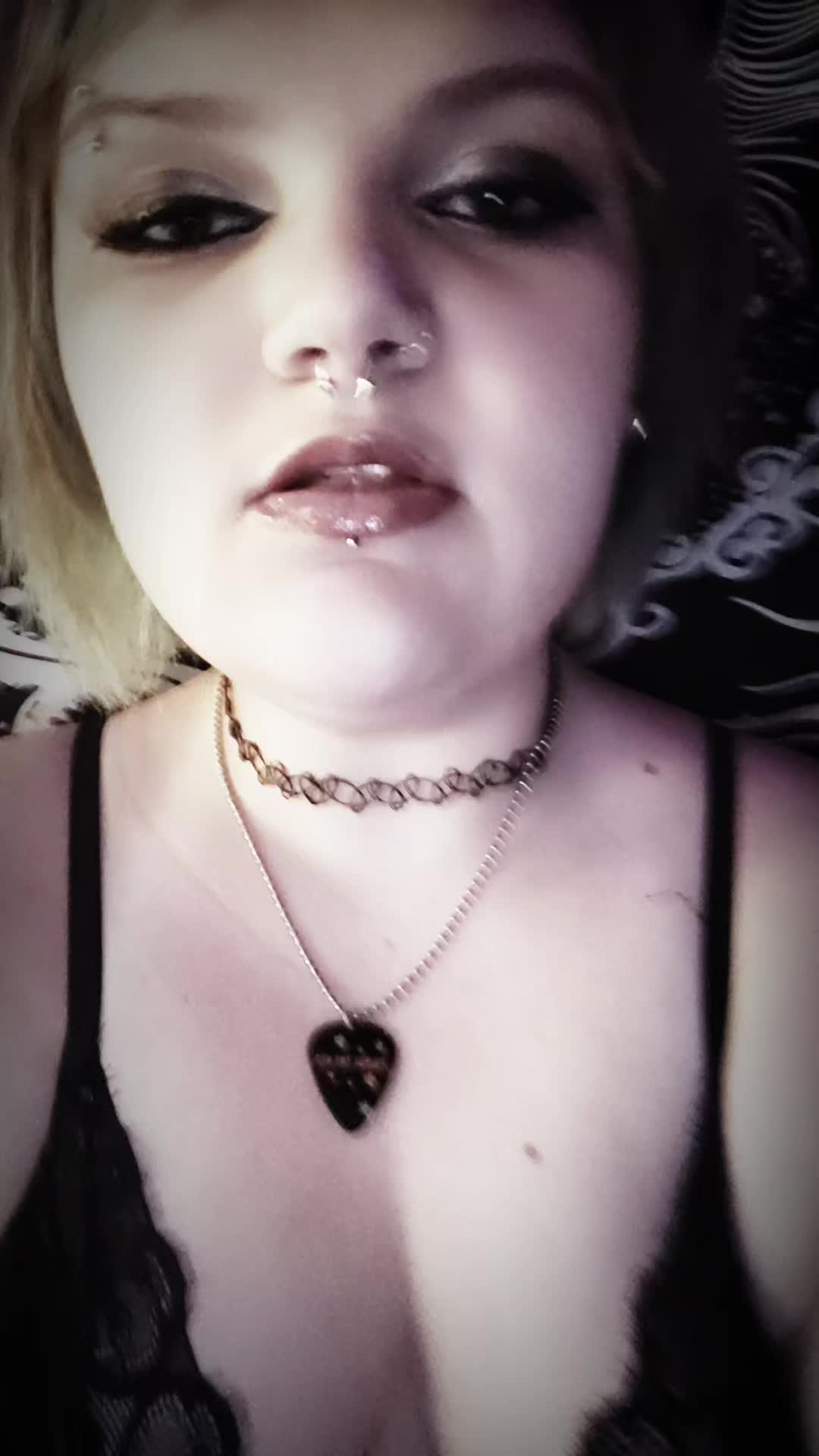 @x_livingdeadghoul_x