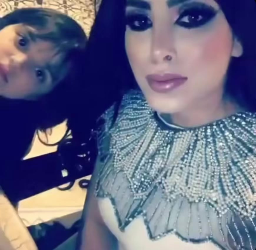 @Clau8afc