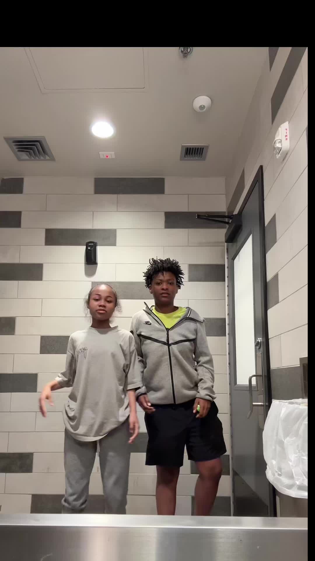 @dee