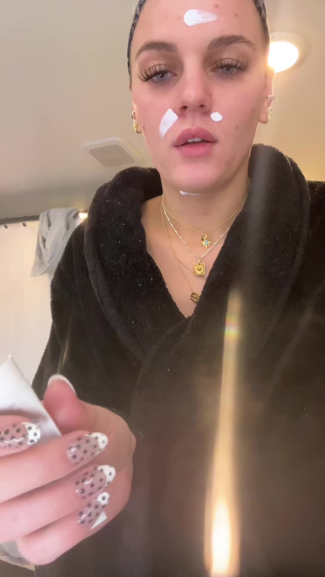 @😳