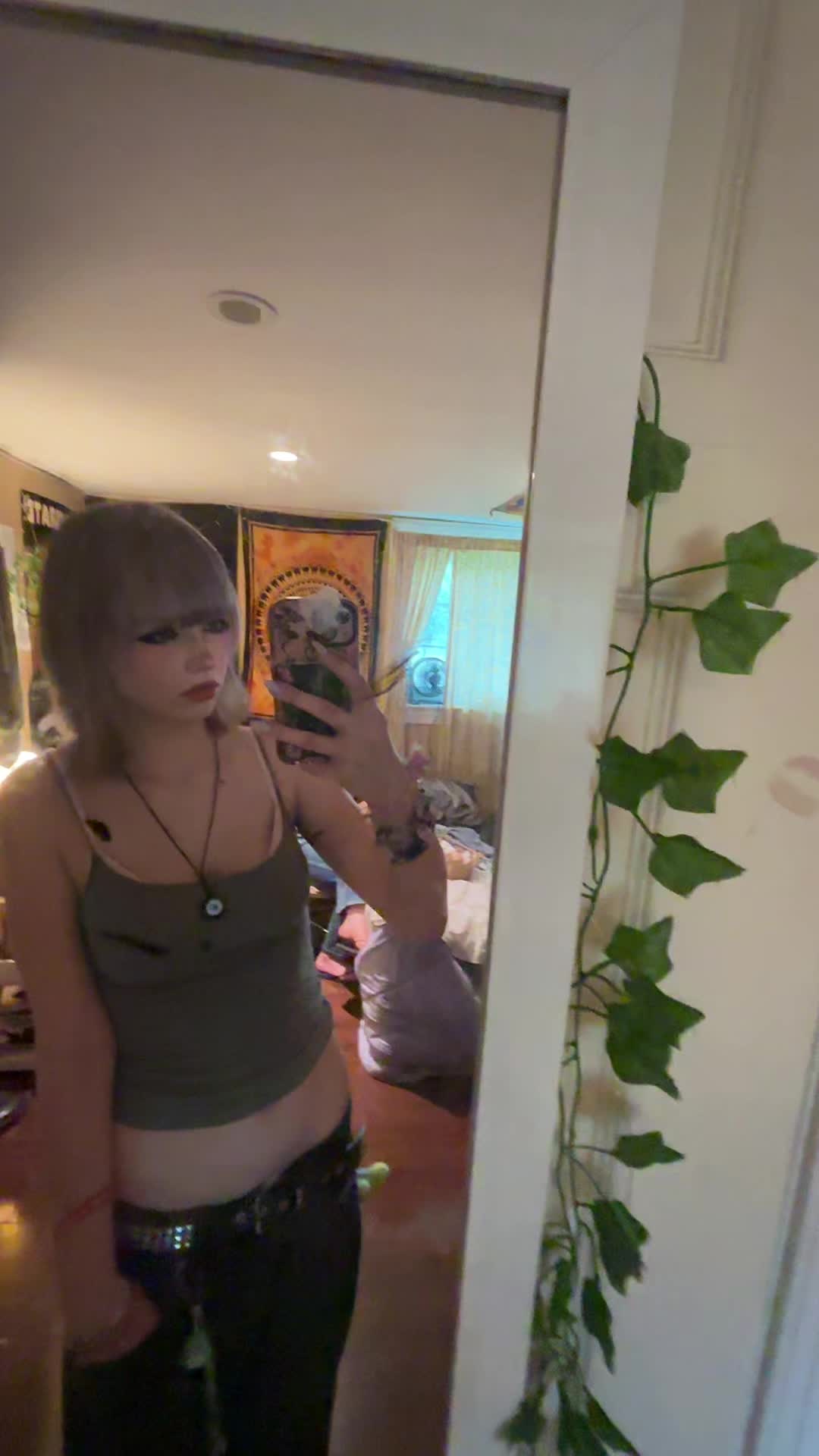@🧟♀️🍃